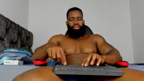 Snapshot of james_bbcmuscle chatting on February 19, 4:19 am James BBC online show from February 19, 4:19 am