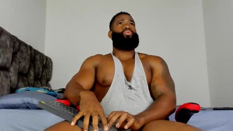 Snapshot of james_bbcmuscle chatting on February 26, 11:09 am James BBC online show from February 26, 11:09 am