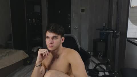 Snapshot of james_friends chatting on March 8, 11:30 pm James online show from March 8, 11:30 pm