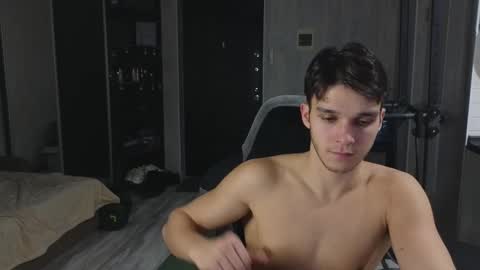 Snapshot of james_friends chatting on March 10, 10:26 pm James online show from March 10, 10:26 pm