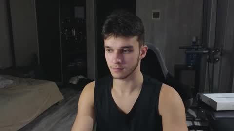Snapshot of james_friends chatting on March 17, 10:46 pm James online show from March 17, 10:46 pm