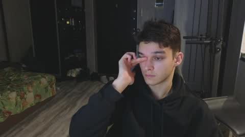 Snapshot of james_friends chatting on March 31, 11:49 pm James online show from March 31, 11:49 pm