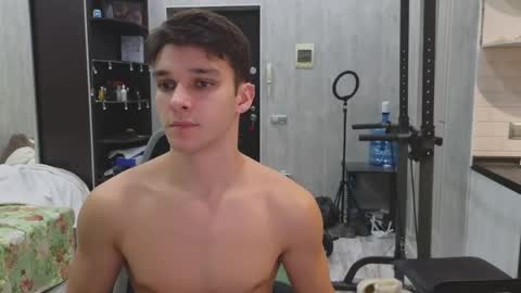 Snapshot of james_friends chatting on April 14, 11:33 pm James online show from April 14, 11:33 pm