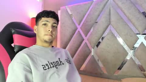 Snapshot of james_hill7 chatting on November 6, 4:13 am James Hill online show from November 6, 4:13 am