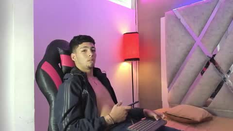 Snapshot of james_hill7 chatting on November 7, 3:50 am James Hill online show from November 7, 3:50 am