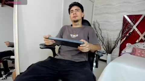 jamesdekker online show from October 30, 8:31 pm