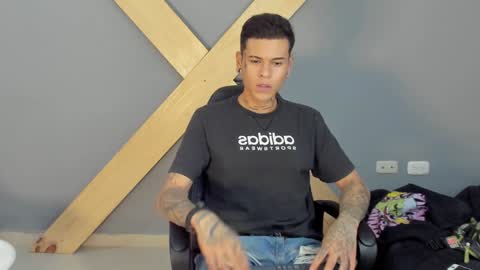 Snapshot of jamesinked_ chatting on December 4, 6:06 pm Jamesinked online show from December 4, 6:06 pm