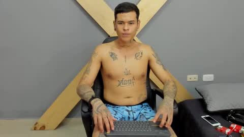 Snapshot of jamesinked_ chatting on December 13, 3:32 pm Jamesinked online show from December 13, 3:32 pm