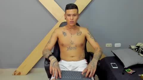 Snapshot of jamesinked_ chatting on December 26, 7:05 pm Jamesinked online show from December 26, 7:05 pm