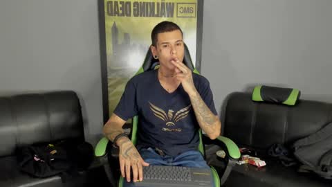 Snapshot of jamesinked_ chatting on January 12, 2:24 am Jamesinked online show from January 12, 2:24 am