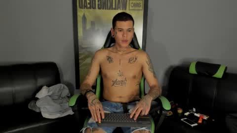 Snapshot of jamesinked_ chatting on January 14, 5:30 am Jamesinked online show from January 14, 5:30 am