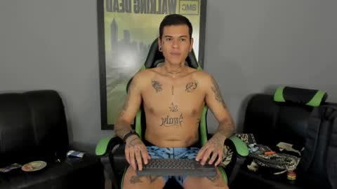 Snapshot of jamesinked_ chatting on February 6, 8:23 pm Jamesinked online show from February 6, 8:23 pm