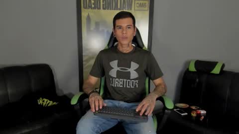 Snapshot of jamesinked_ chatting on February 10, 10:40 pm Jamesinked online show from February 10, 10:40 pm