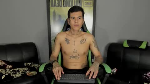 Snapshot of jamesinked_ chatting on March 9, 9:25 pm Jamesinked online show from March 9, 9:25 pm