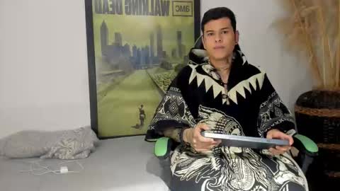 Jamesinked  online show from January 6, 7:50 pm