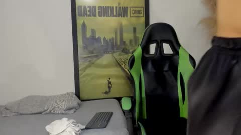 Jamesinked  online show from January 8, 7:27 pm