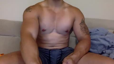 jamesmo820913 online show from October 12, 1:43 pm