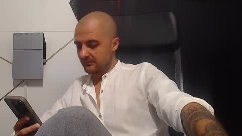 Snapshot of jamesmyersx chatting on July 9, 3:43 am JamesMyers online show from July 9, 3:43 am