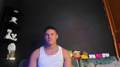 Snapshot of jamesowenn chatting on February 19, 6:04 pm James Owenn online show from February 19, 6:04 pm