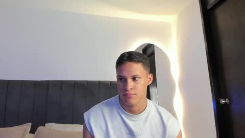 Snapshot of jamesowenn chatting on March 31, 4:13 am James Owenn online show from March 31, 4:13 am