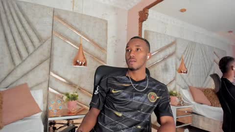 Snapshot of jamesparck chatting on January 7, 12:09 pm James online show from January 7, 12:09 pm