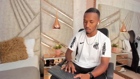 Snapshot of jamesparck chatting on January 9, 12:19 pm James online show from January 9, 12:19 pm