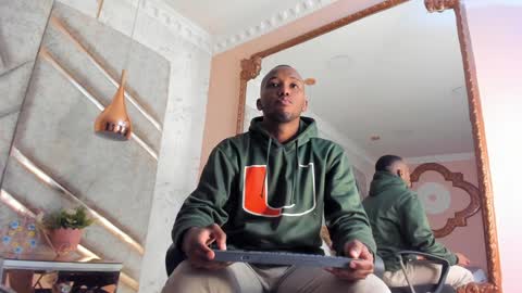 Snapshot of jamesparck chatting on January 24, 12:10 pm James online show from January 24, 12:10 pm