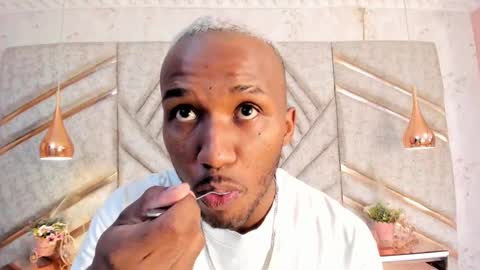 Snapshot of jamesparck chatting on February 10, 12:39 pm James online show from February 10, 12:39 pm