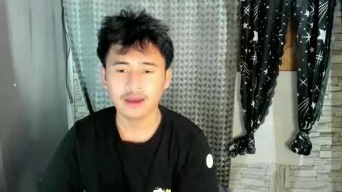 Snapshot of jamesthebigcockxxx chatting on May 28, 8:44 am jamesthebigcockxxx online show from May 28, 8:44 am
