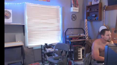 Snapshot of jameswebbscope chatting on April 28, 7:19 pm Jameswebbscope online show from April 28, 7:19 pm