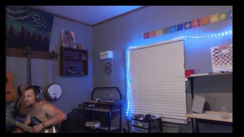Snapshot of jameswebbscope chatting on May 19, 7:15 am Jameswebbscope online show from May 19, 7:15 am
