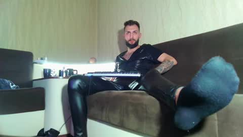 Robbie online show from February 22, 9:15 pm