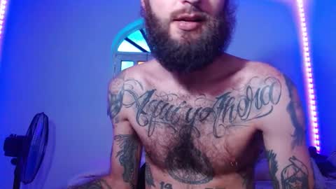 Snapshot of jammes_owen chatting on October 28, 7:27 pm Jammes. online show from October 28, 7:27 pm