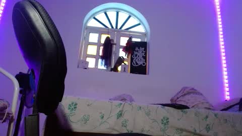 Snapshot of jammes_owen chatting on November 7, 3:01 pm Jammes. online show from November 7, 3:01 pm