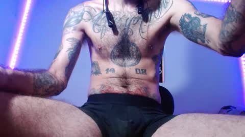 Snapshot of jammes_owen chatting on November 15, 5:31 pm Jammes. online show from November 15, 5:31 pm