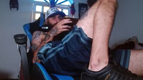 Snapshot of jammes_owen chatting on March 5, 6:26 pm Jammes. online show from March 5, 6:26 pm