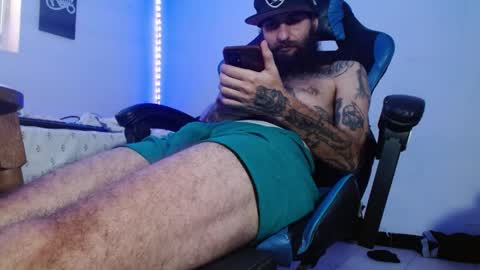 Snapshot of jammes_owen chatting on March 31, 4:40 pm Jammes. online show from March 31, 4:40 pm