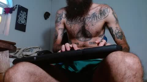 Snapshot of jammes_owen chatting on April 2, 5:43 pm Jammes. online show from April 2, 5:43 pm