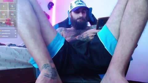 Snapshot of jammes_owen chatting on April 25, 4:37 pm Jammes. online show from April 25, 4:37 pm