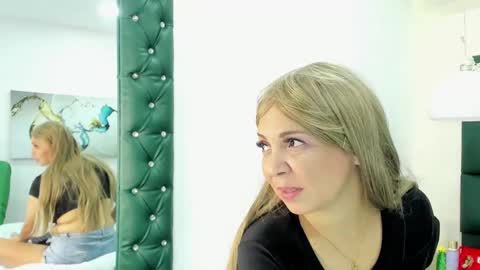 janeska online show from December 6, 7:12 pm