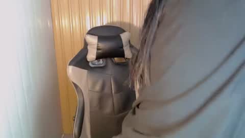 Snapshot of janicaslut_18 chatting on April 20, 1:19 am janicaslut_18 online show from April 20, 1:19 am