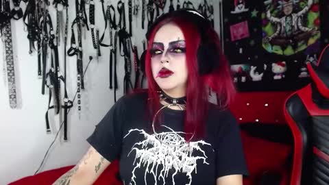 Snapshot of janna_ink chatting on December 23, 2:45 am online show from December 23, 2:45 am