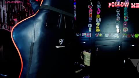 Snapshot of janna_ink chatting on November 8, 1:06 am online show from November 8, 1:06 am