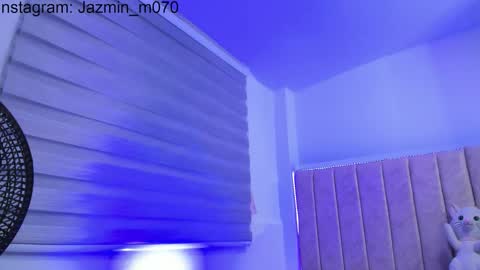 Snapshot of janne_moore chatting on March 27, 3:23 am Jane online show from March 27, 3:23 am