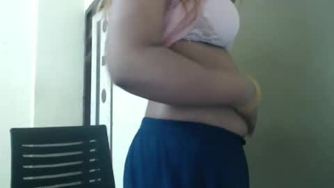 Snapshot of jasmeen_love143 chatting on March 8, 7:45 am jasmeen online show from March 8, 7:45 am