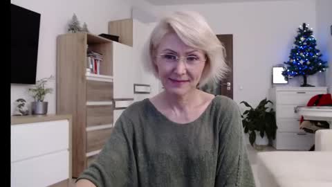 Snapshot of jasmin18v chatting on December 8, 2:19 pm Jasmin room for people 40 online show from December 8, 2:19 pm