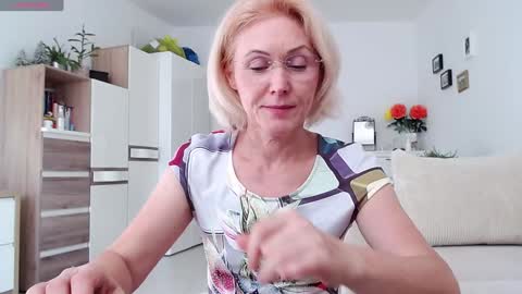 Snapshot of jasmin18v chatting on October 18, 1:23 pm Jasmin room for people 40 online show from October 18, 1:23 pm