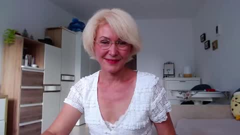 Snapshot of jasmin18v chatting on June 7, 1:04 pm Jasmin room for people 40 online show from June 7, 1:04 pm
