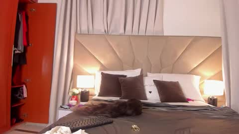 Snapshot of jasmin_melons chatting on February 5, 1:21 am jasmin_melons online show from February 5, 1:21 am