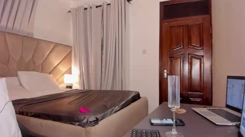 Snapshot of jasmin_melons chatting on February 12, 11:00 pm jasmin_melons online show from February 12, 11:00 pm